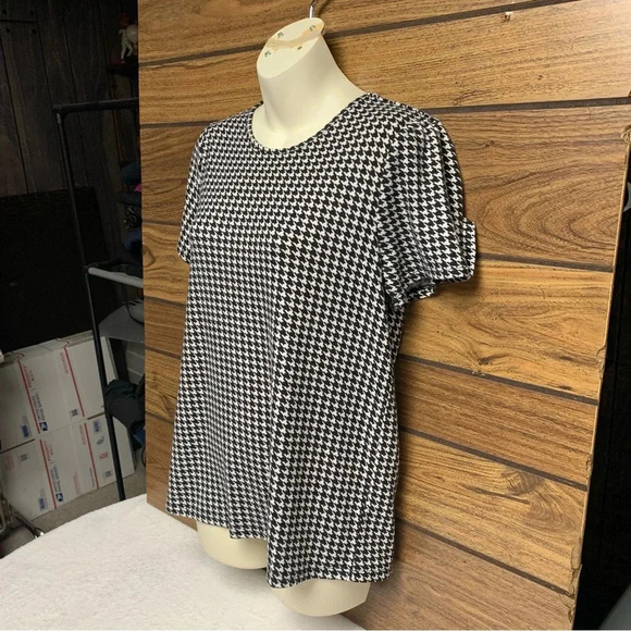 Como Black houndstooth top size small cute silver buttons on sleeves - Picture 2 of 8